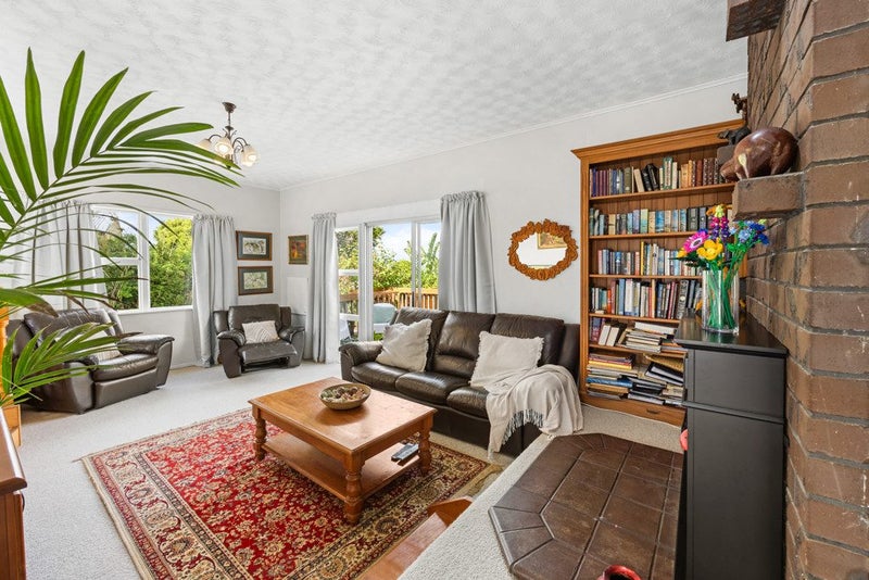 15 Helleur Road, Massey, Auckland - Carousel 1