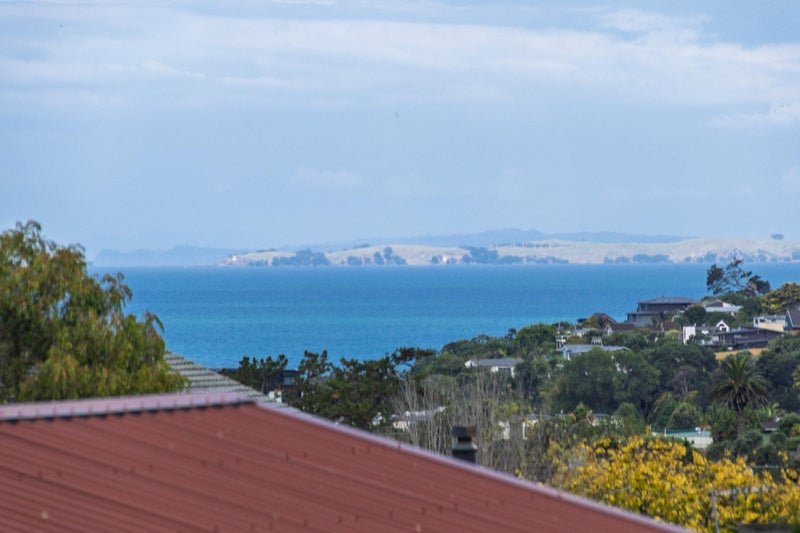 23 King Richard Place, Browns Bay, Auckland - Carousel 2