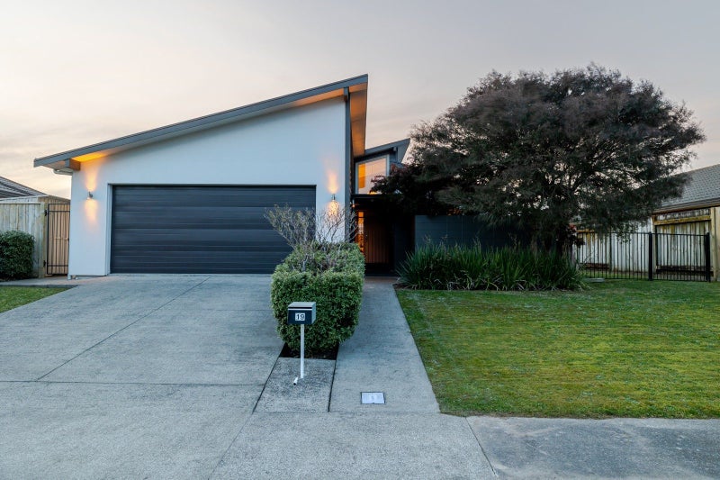 19 Meridian Grove, Kelvin Grove, Palmerston North - Carousel 1