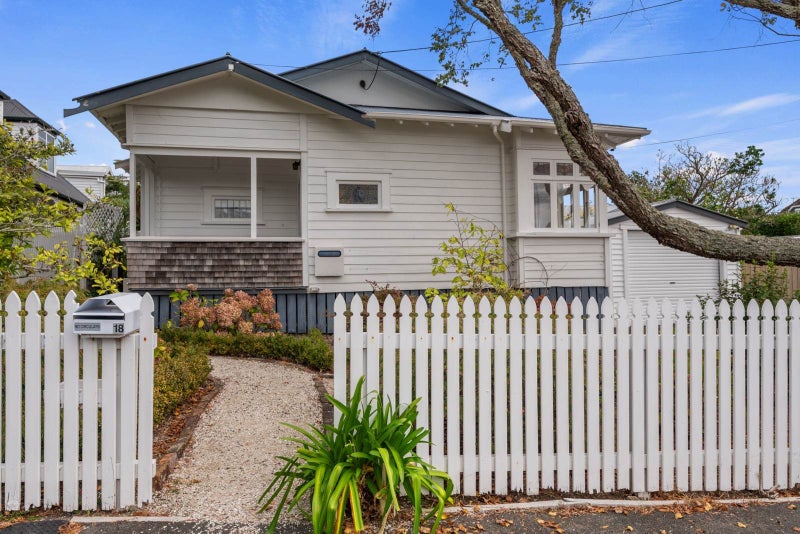 1/18 Church Street, Northcote Point, Auckland - Carousel 1