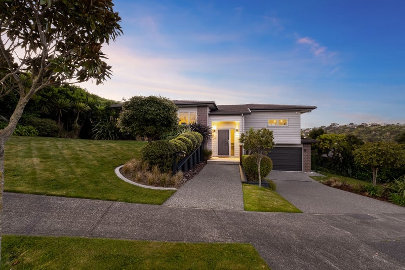 17 Dusky Crescent, Aotea, Porirua - Carousel 1