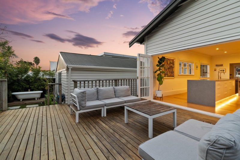 18B Raymond Street, Point Chevalier, Auckland - Carousel 2
