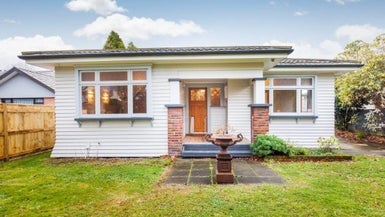 31 Manapouri Crescent, Hokowhitu, Palmerston North - Carousel 1