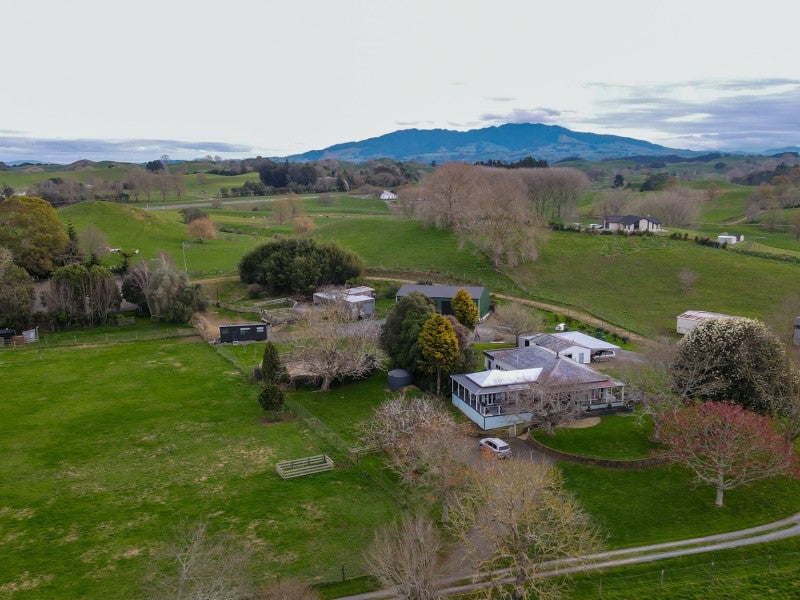 823 State Highway 1, Tirau - Carousel 1