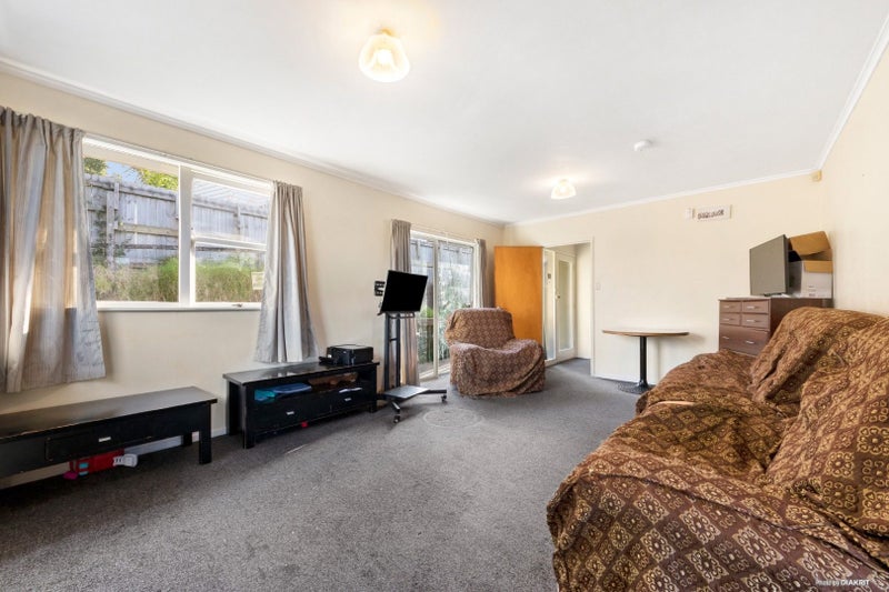 77A Rosamund Avenue, New Windsor, Auckland City, Auckland - Carousel 2