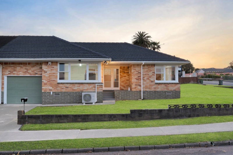 1/1 Sutton Crescent, Papatoetoe, Auckland - Carousel 1
