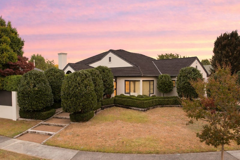 28 Keswick Crescent, Huntington, Hamilton - Carousel 2