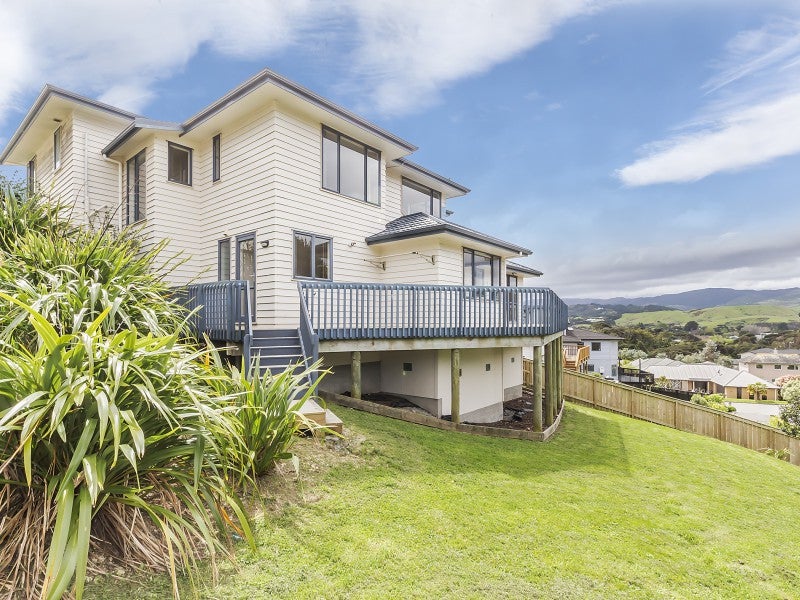 17 Endeavour Drive, Whitby, Porirua - Carousel 2