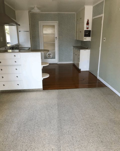 29 Bond Street, Hamilton East, Hamilton - Carousel 1