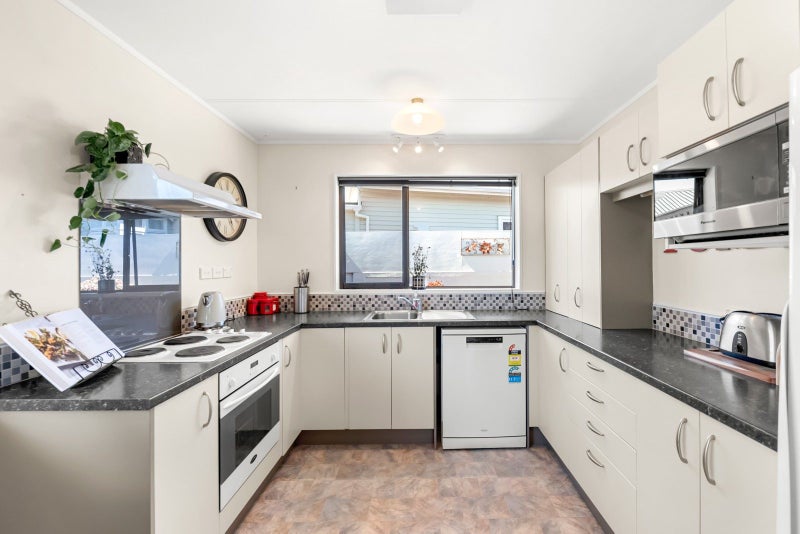 2/48 Mabey Road, Avalon, Lower Hutt - Carousel 2