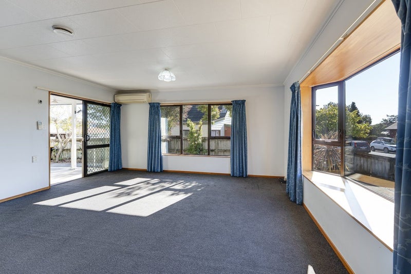 29 Farnham Drive, Richmond - Carousel 2