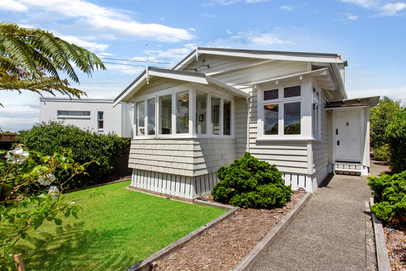 61 Wainui Avenue, Point Chevalier, Auckland - Carousel 1