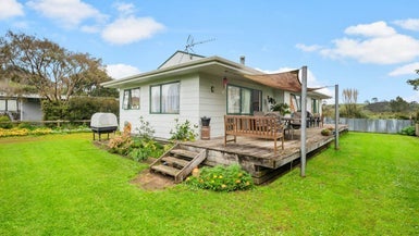 10 Mackinnon Road, Waiuku - Carousel 1