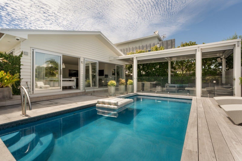 22 Oceanview Road, Mount Maunganui, Mount Maunganui - Carousel 1