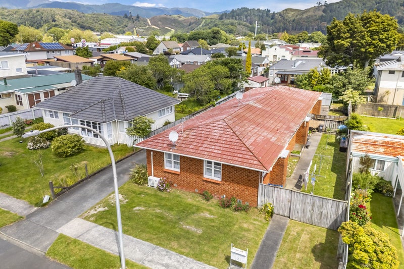 2 Joseph Grove, Elderslea, Upper Hutt - Carousel 1