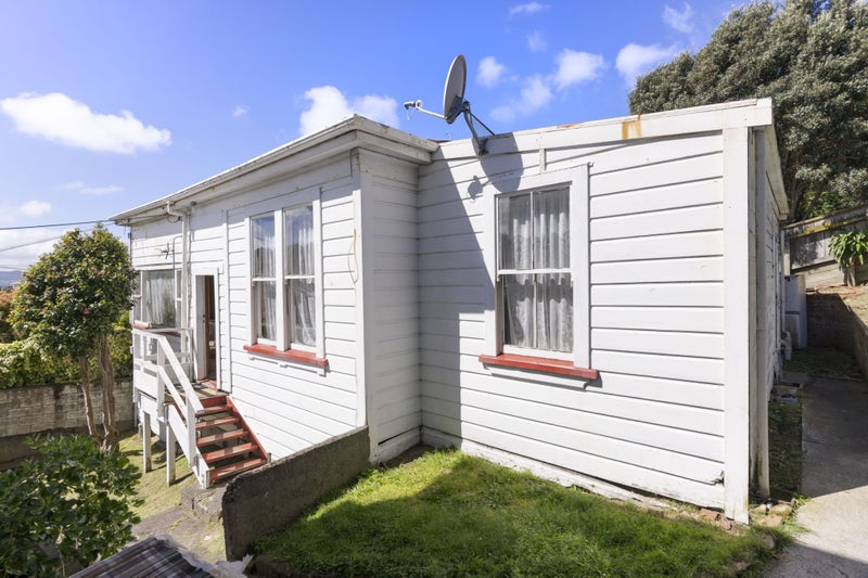21 Chatham Street, Berhampore, Wellington - Carousel 1
