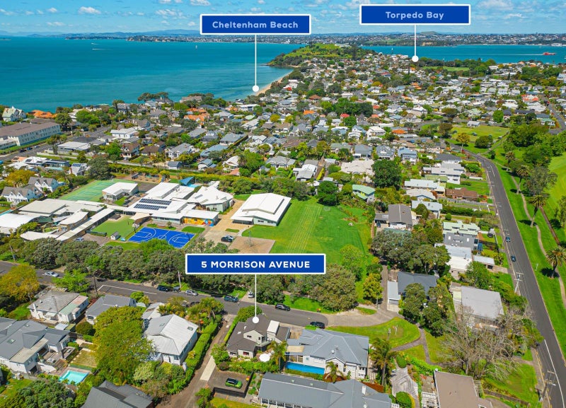 2/7 Morrison Avenue, Narrow Neck, Auckland - Carousel 2