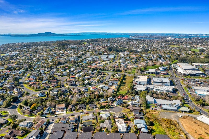 1/56 Centorian Drive, Windsor Park, Auckland - Carousel 22