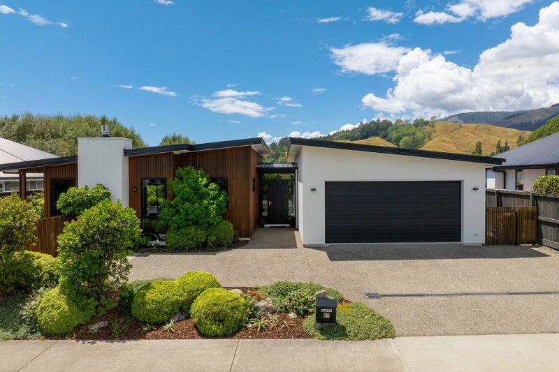 87 Daelyn Drive, Richmond, Richmond - Carousel 1