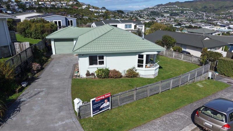 27 Pelorous Street, Paparangi, Wellington - Carousel 2
