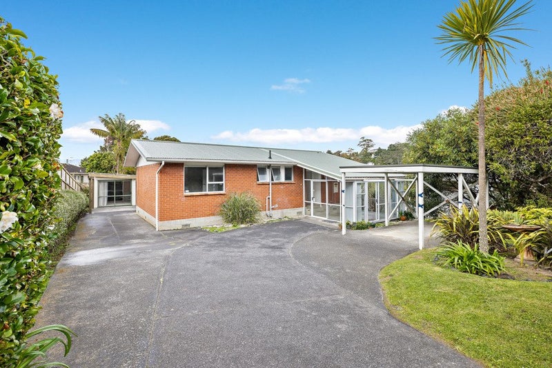 17 Helvetia Drive, Browns Bay, Auckland - Carousel 1