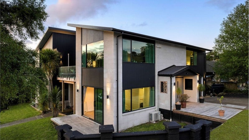 2 Sunvista Avenue, Oteha, Auckland - Carousel 1