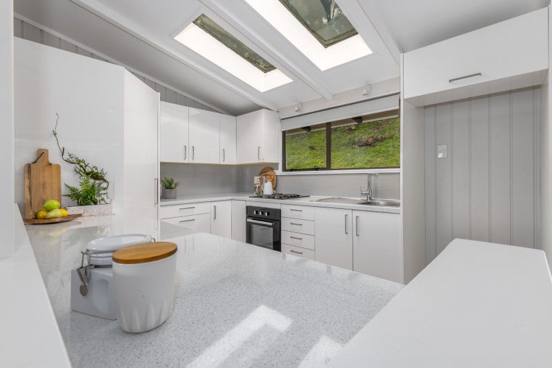 25 Solander Place, Whitby, Porirua - Carousel 1