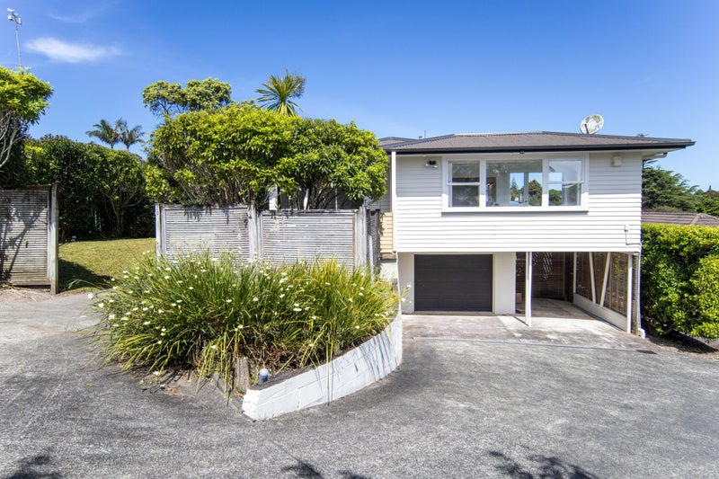 20 Waione Avenue, Te Atatu Peninsula, Auckland - Carousel 1