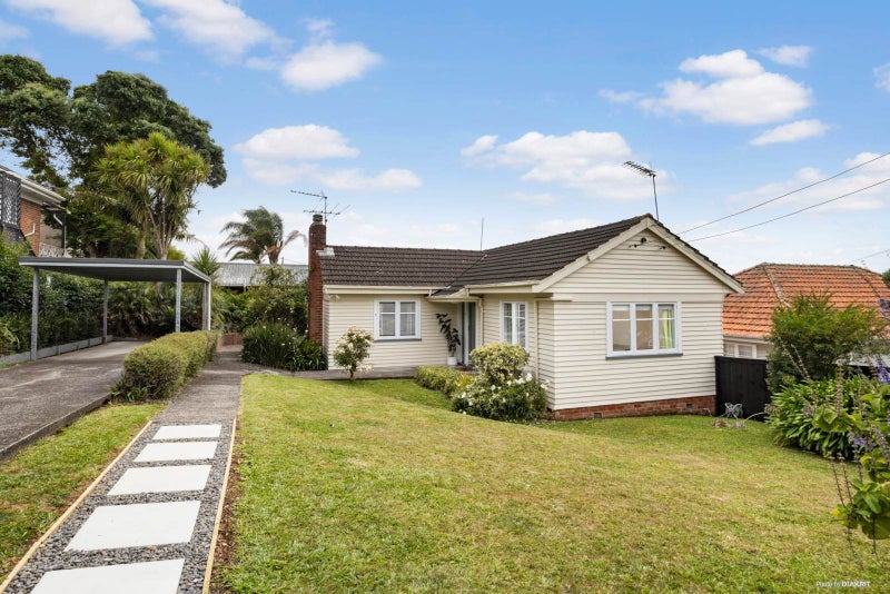 4 Locke Avenue, Mount Roskill, Auckland - Carousel 1