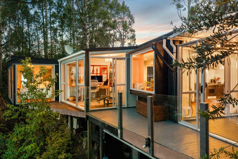 11 Wood Bay Road, Titirangi, Auckland - Carousel 1