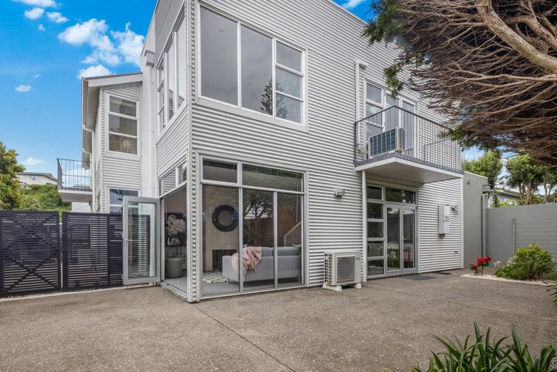 11B Ira Street, Miramar, Wellington - Carousel 1