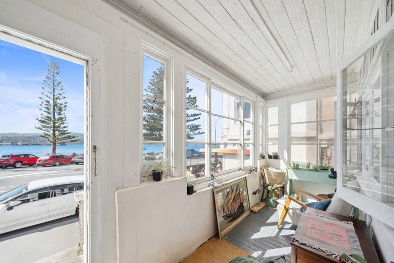 230 Oriental Parade, Oriental Bay, Wellington - Carousel 1