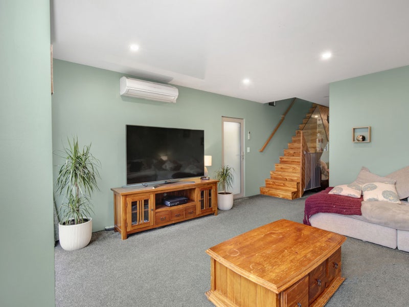 25A Bell Street, Tawa, Wellington - Carousel 1