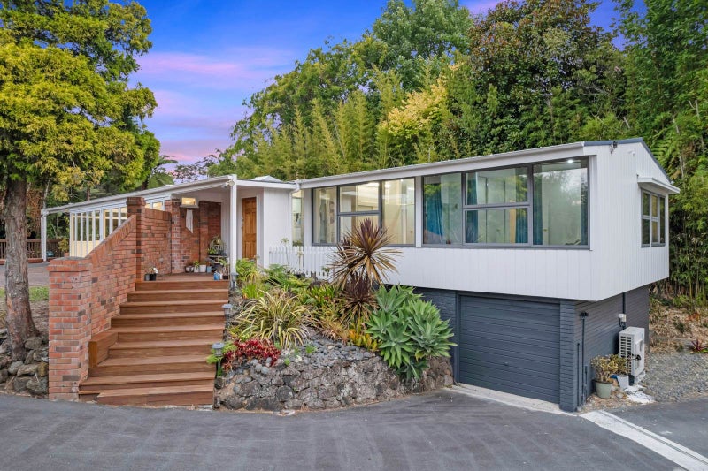 10 South Lynn Road, Titirangi, Auckland - Carousel 1