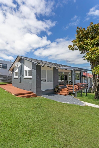 1/15 Florence Daly Place, Mount Roskill, Auckland - Carousel 1