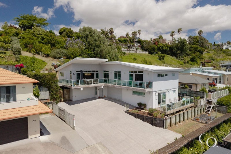 210 Castlewold Drive, Bethlehem, Tauranga - Carousel 1