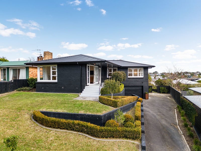 61 Casey Avenue, Fairfield, Hamilton - Carousel 1