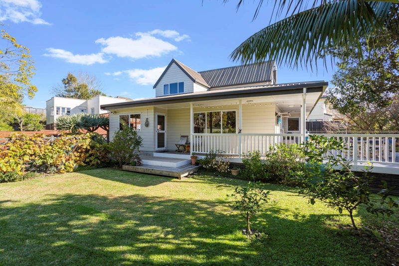 2/33 Methuen Road, Avondale, Auckland - Carousel 2