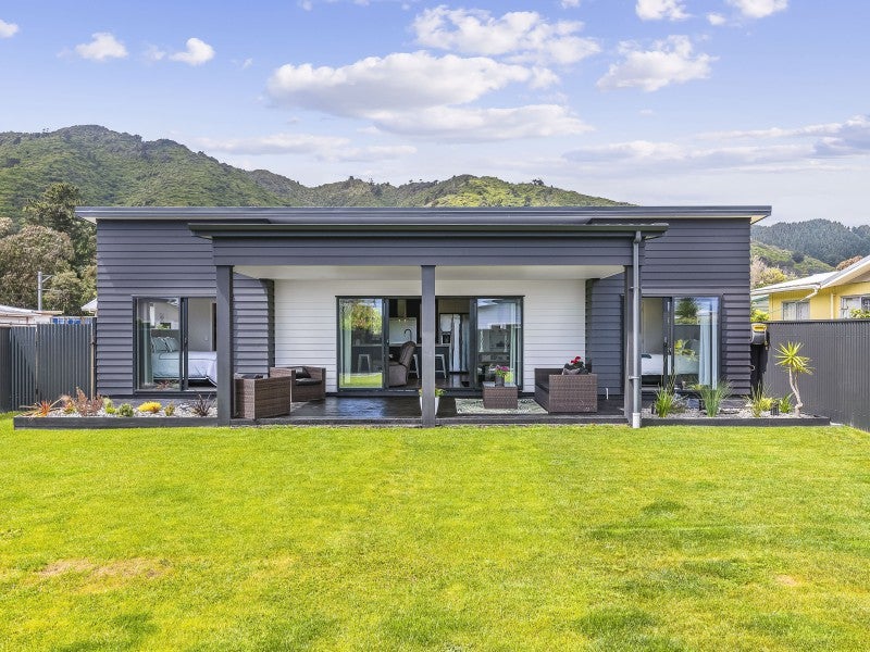 124 Main Road, Waikanae - Carousel 2
