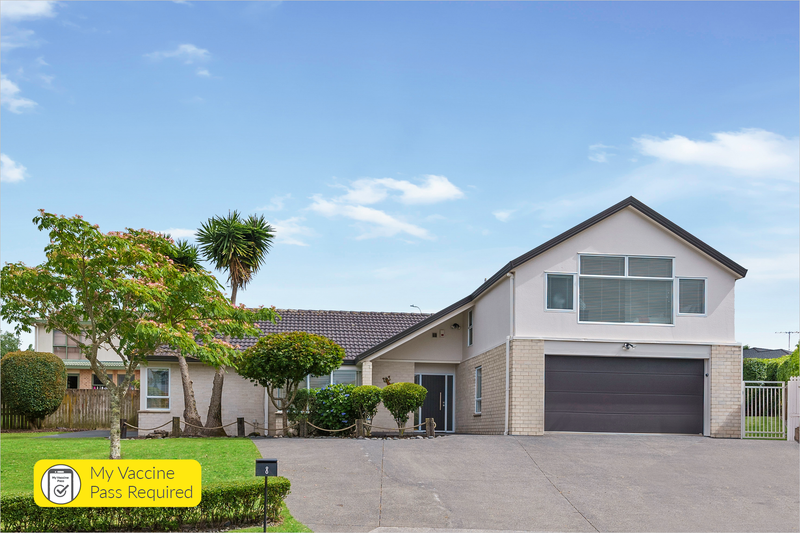 8 Delray Place, Shamrock Park, Auckland - Carousel 1