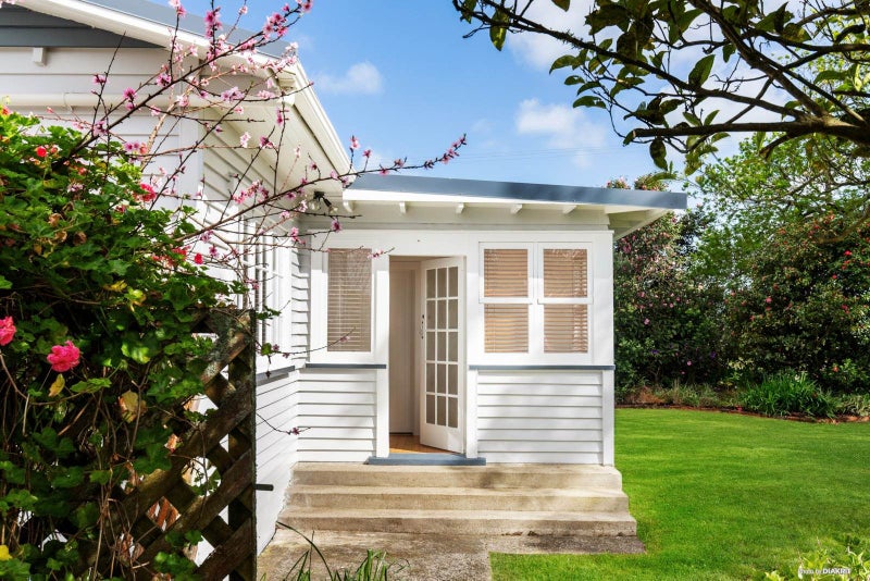 242 Hull Road, Waiuku - Carousel 21