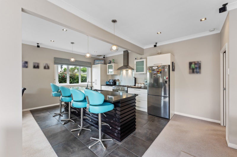 11 Hathaway Avenue, Boulcott, Lower Hutt - Carousel 1
