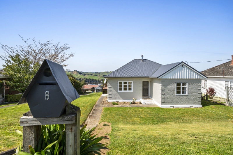 8 Lark Street, Taihape - Carousel 1