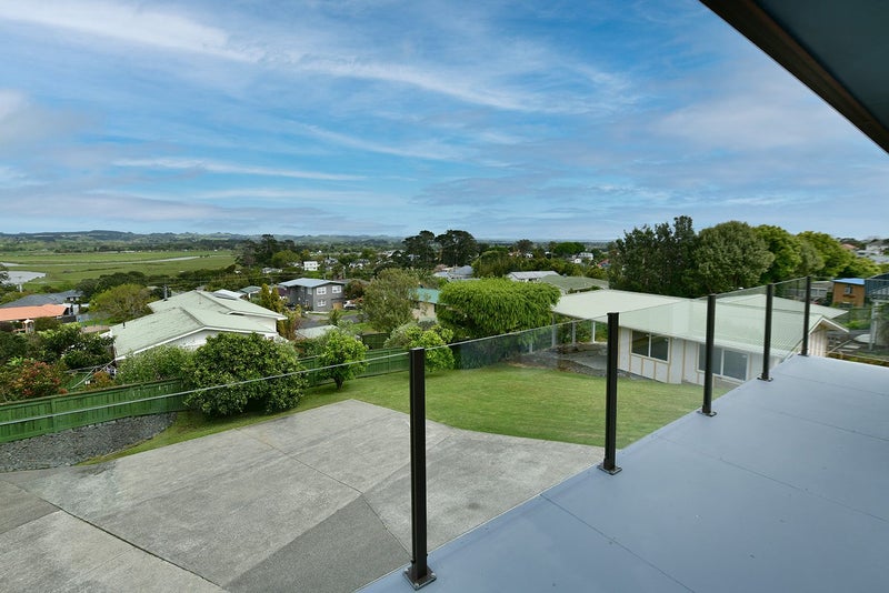 16 Kaipara Crescent, Helensville, Helensville - Carousel 2