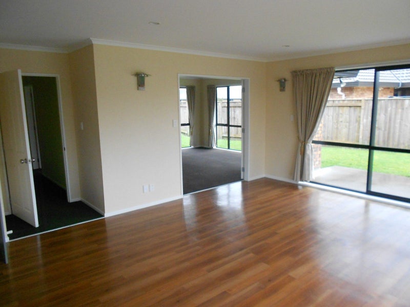 10 Cleveland Heights, Kelvin Grove, Palmerston North - Carousel 2