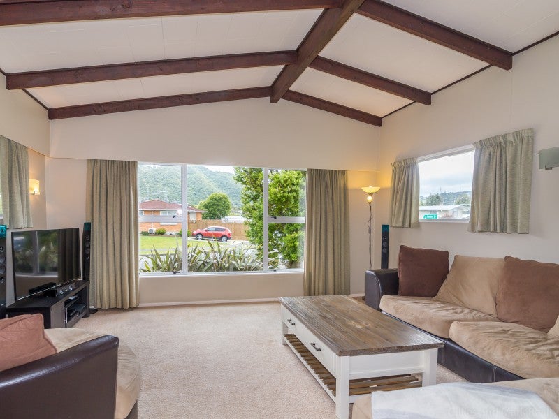 42 Pasadena Crescent, Totara Park, Upper Hutt - Carousel 2