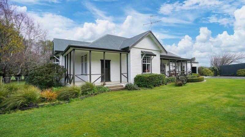 360 Bay Road, West Plains - Carousel 1