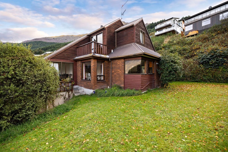 68 Wynyard Crescent, Fernhill, Queenstown - Carousel 12