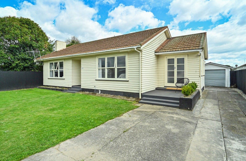 433 Dalcross Street, Mayfair, Hastings - Carousel 1