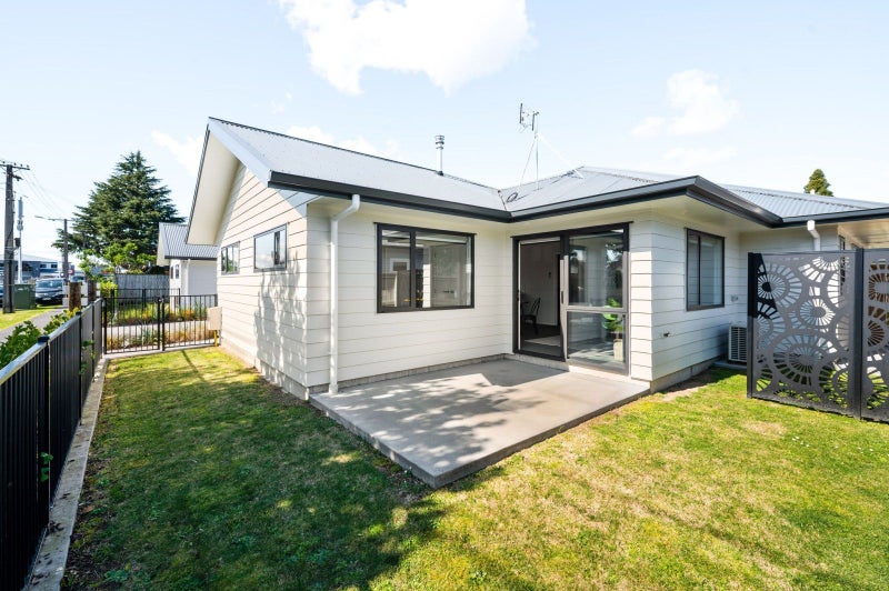 1/72 Claude Street, Fairfield, Hamilton - Carousel 1